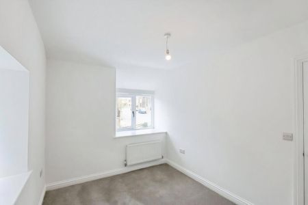 4 bedroom detached house to rent - Photo 3