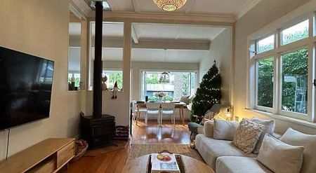 Indoor to outdoor oasis - Photo 2