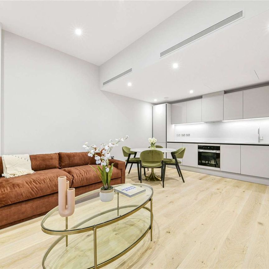 Large one bedroom set within a portered block - Photo 1