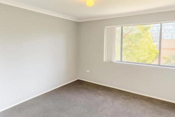 “Neat and Tidy 3 Bedroom Unit” - Photo 1