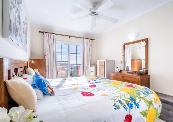 Apartamento con terraza y vistas en Los Cristianos – 0067-04600