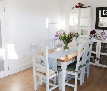 Room for rent in 2-bedroom house in Killiney, Dublin - Photo 3