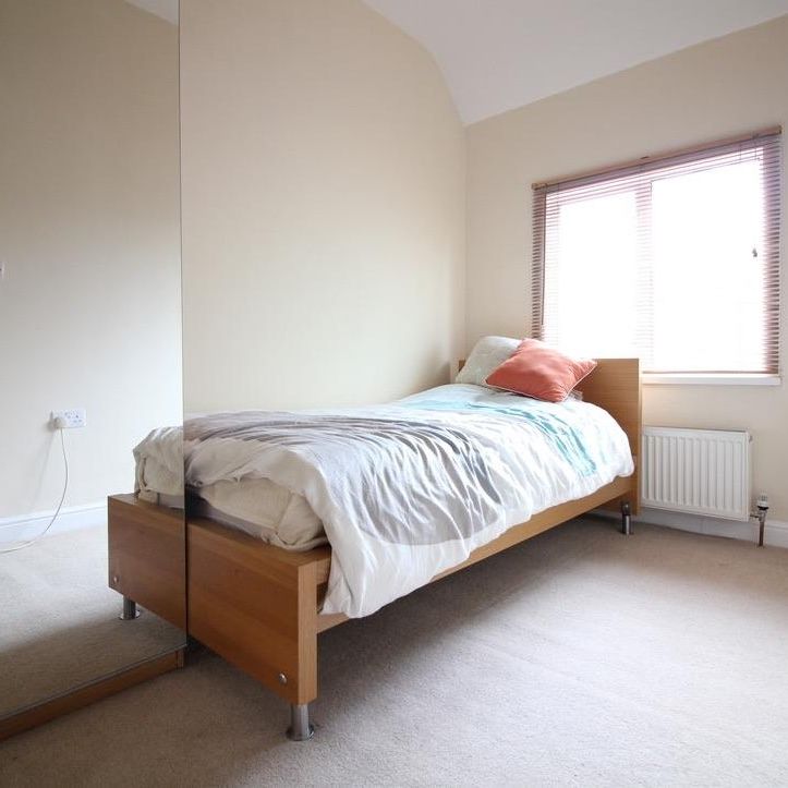 Riverview Gardens, Twickenham - Photo 1