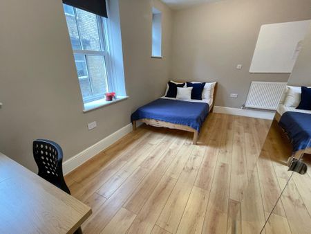 5 bedroom flat to rent - Photo 3