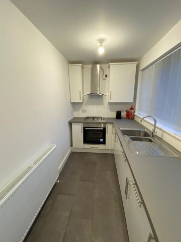 3 Bed Terraced House, Blandford Road, M6 - Photo 3