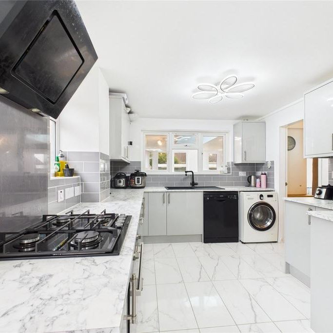 3 bedroom semi-detached house to rent - Photo 1