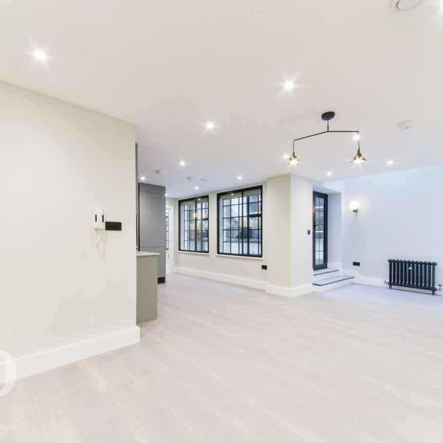 1 Bedroom Flat, Beak Street, London, Greater London, Soho, W1F - Photo 1