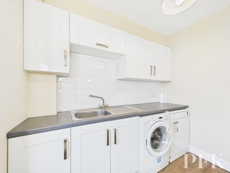 3 bedroom end of terrace house to rent - Photo 3