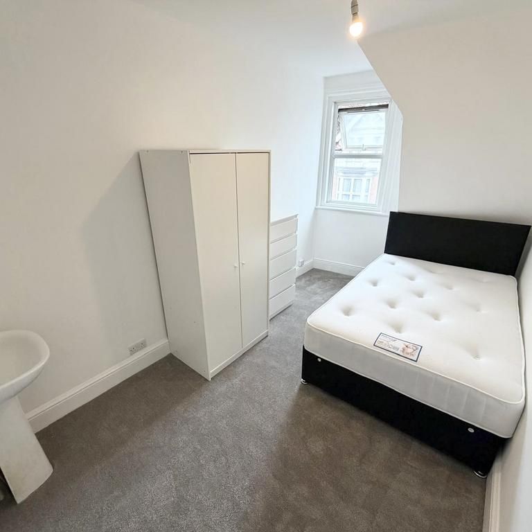 1 bedroom in a house share to rent - Photo 1