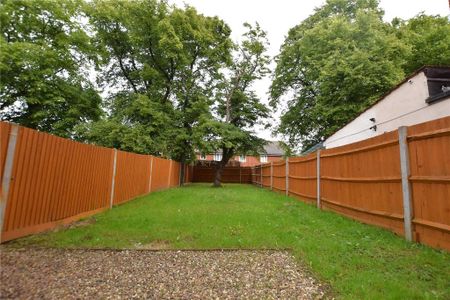 3 bedroom end of terrace house to rent - Photo 3