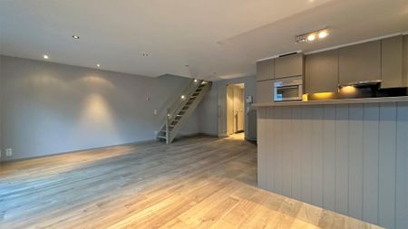 Duplex-appartement met drie slaapkamers en autostaanplaats in Ruiselede. - Photo 2