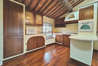 Elegante appartamento rustico in casa colonica