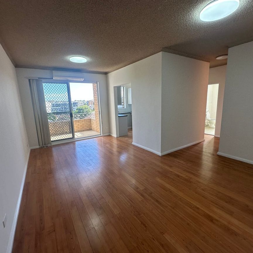 Freshly Updated 2 Bedroom Apartment in Prime Arncliffe Location! - Photo 1