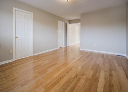 For Lease - 2431 Newcastle Crescent, Oakville, Ontario - Photo 5