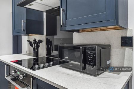 1 bedroom in a house share to rent - Photo 5