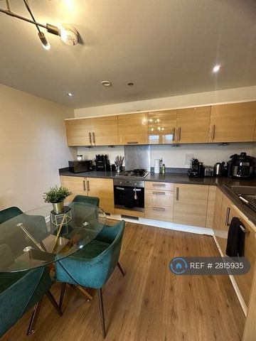 2 bedroom flat to rent - Photo 4