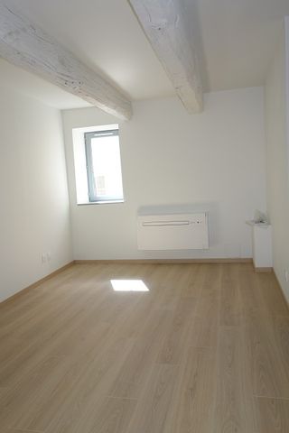 Location Appartement 4 pièces 95m² NIMES 30000 - Photo 2