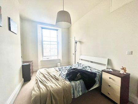 2 bed flat to rent in Belgrave Road, Torquay, TQ2 - Photo 2