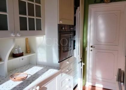 Ardeatina-Divino Amore: Quiet, charming rustic villa, big and well-curated garden, 3 beds, 1 study, 3 baths, living room, kitchen, with terraces , AC and parking space. Ref 2322