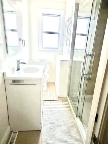 For Lease - 2 Coolhurst Drive, Toronto, Ontario - Photo 2