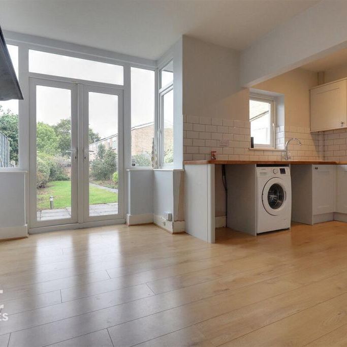 3 bedroom semi-detached house to rent - Photo 1