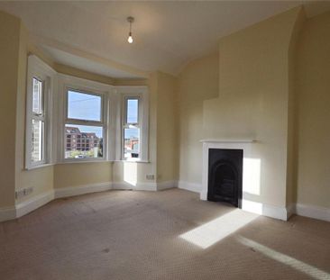 2 bedroom end of terrace house to rent - Photo 2