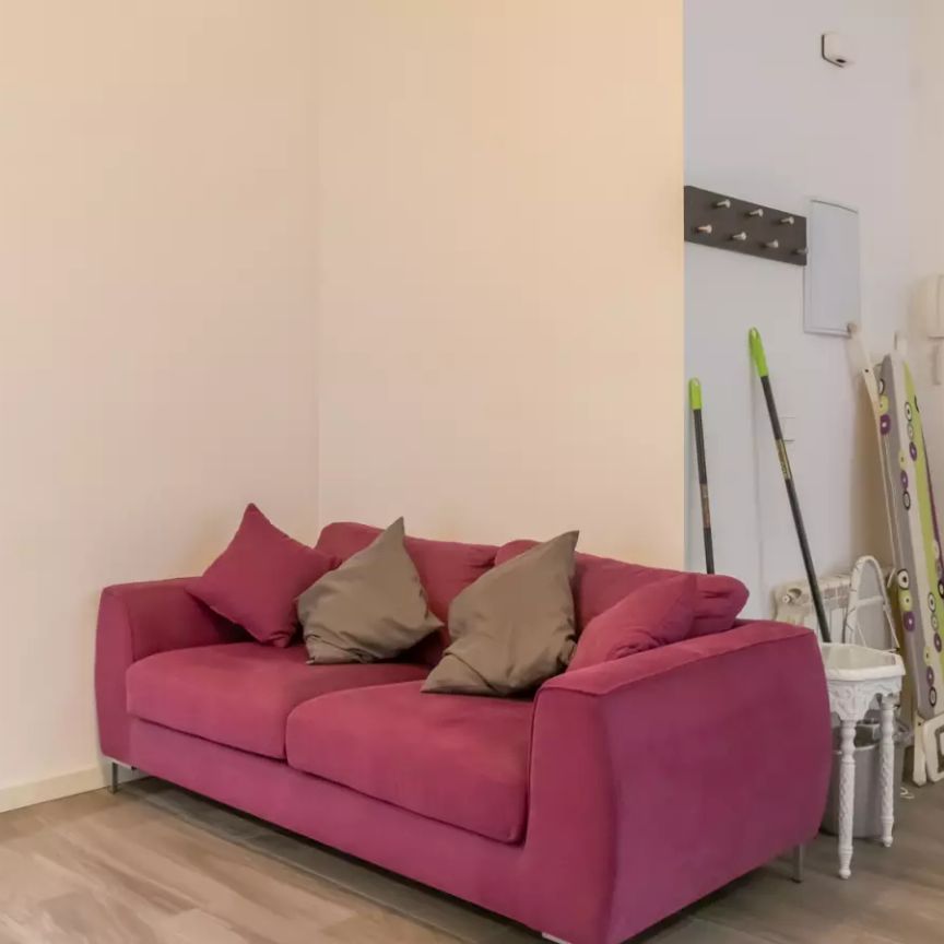 Room in a shared 4-bedroom apartment for rent in Palacio - Photo 1