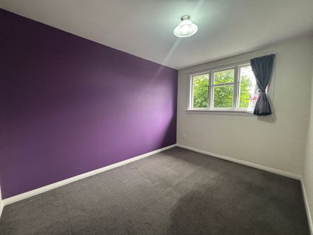 Spacious Living - Photo 2