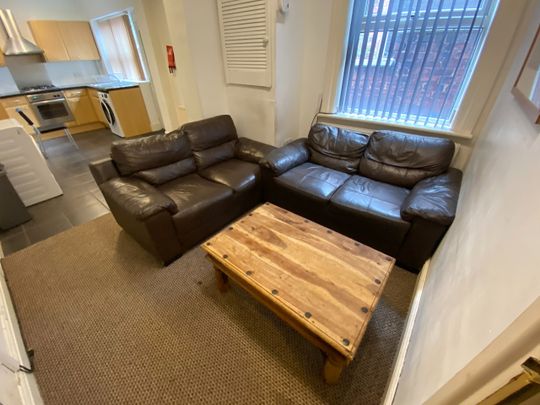 5 Bed Terraced House, Cawdor Road, M14 - Photo 1