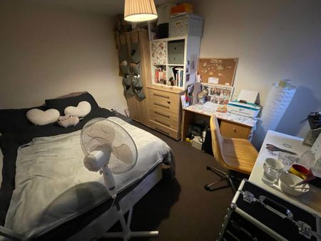 6 bedroom end of terrace house to rent - Photo 2