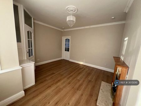 2 bedroom semi-detached house to rent - Photo 4