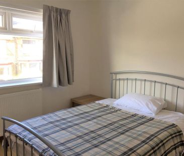 3 bedroom private hall to rent - Photo 6