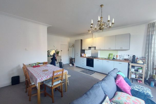 Grosvenor Square - Photo 1