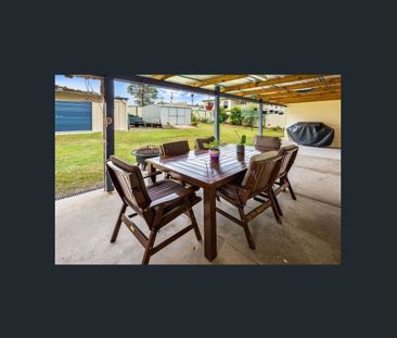 Spacious Family Home - Photo 2