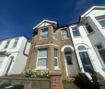 4 Bedroom Semi-Detached To Rent - Photo 6