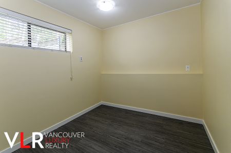 914 Strathaven Drive - Photo 2