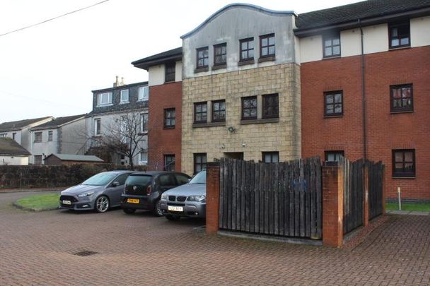 2 bedroom ground floor flat to rent - Photo 1