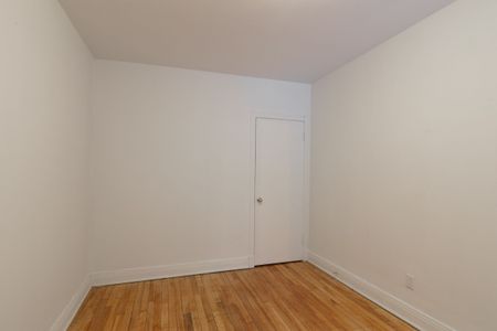 4585 Av. Dupuis - Photo 4