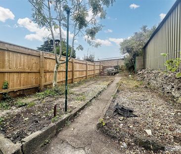 3 bedroom end of terrace house to rent - Photo 5