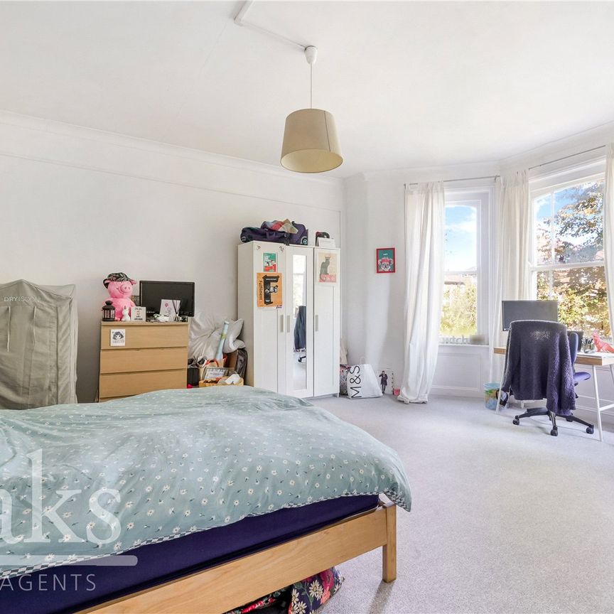 Manor Park, Lewisham, London - Photo 1