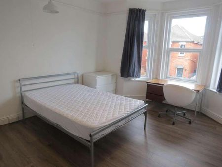 Bedroom House In Winton, BH9 - Photo 2