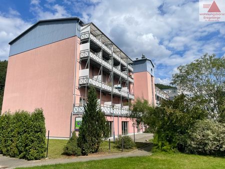 Altersgerechtes Wohnen mit Fahrstuhl und Balkon im Herzen von Schwarzenberg - Photo 4