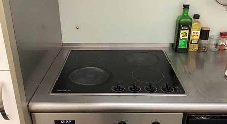 SPACIOUS, MODERN STUDIO IN THE HEART OF THE CITY - Photo 3