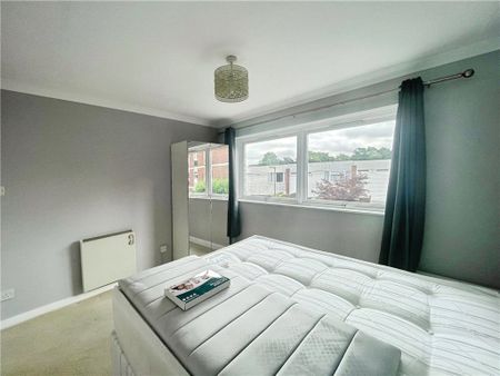 Madeira Crescent, West Byfleet, Surrey, KT14 6BJ - Photo 5