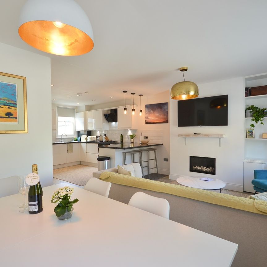 3 Bed Flat, Townmead Road, SW6 - Photo 1