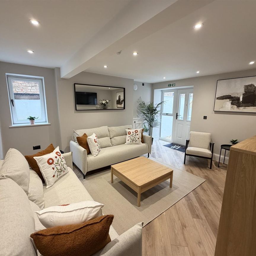 Whetstone Lane, Birkenhead - Photo 1