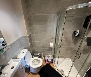 Room in a Shared House, Hough Lane, LS13 - Photo 6