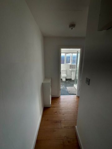 1 Bed Flat, Roundhay Road, LS8 - Photo 5