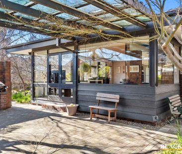 Three Bedroom Home With Beautiful Landscaped Gardens - Photo 4