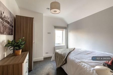 1 bedroom in a house share to rent - Photo 5